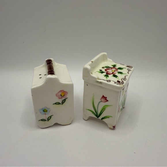 Vintage Ceramic Made in Japan Floral Stove & Dresser Salt & Pepper Set - Picture 3 of 6